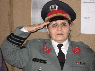 military_woman_afghanistan_police_000001_jpg_530.jpg