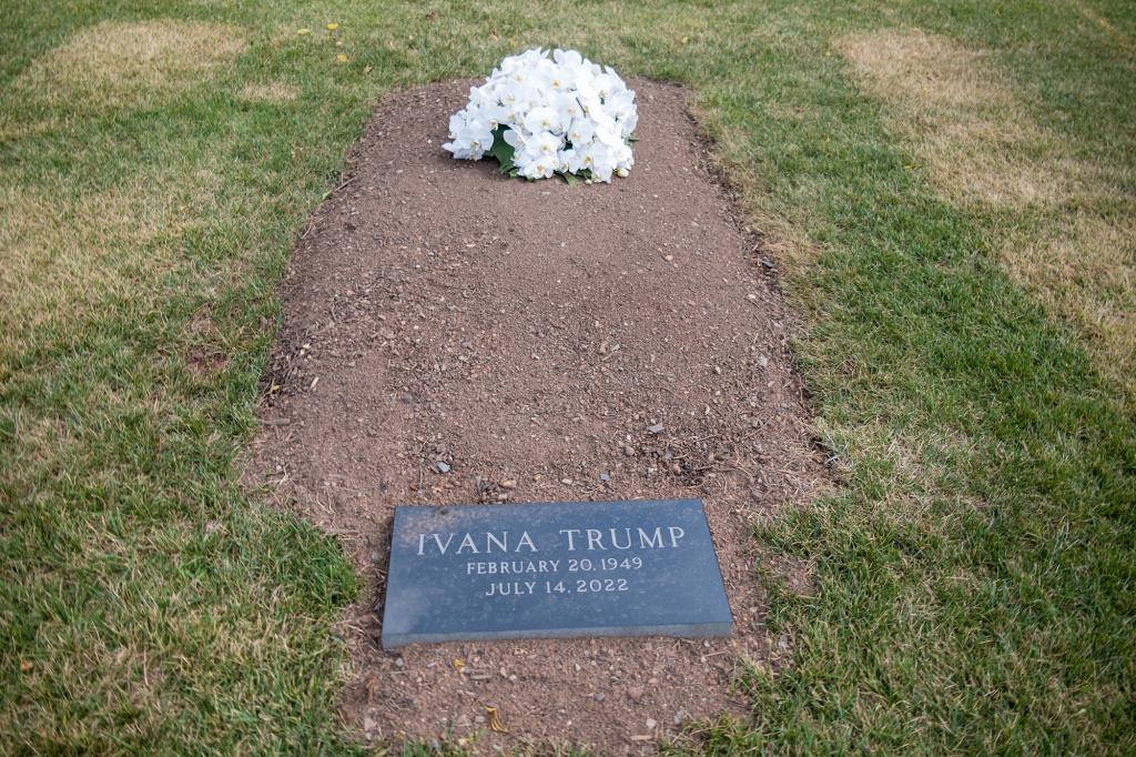 ivana-trump-grave-070.jpg