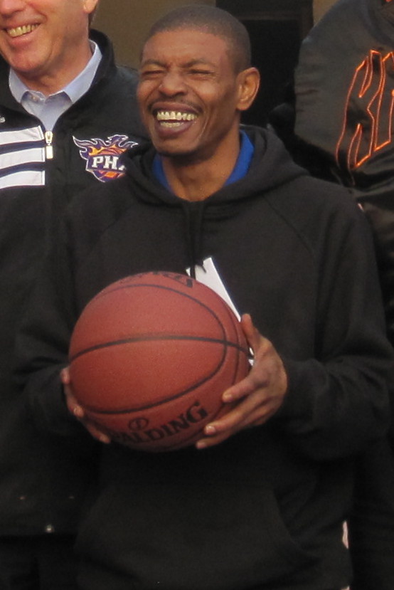 Muggsy_Bogues_%28cropped%29.jpg