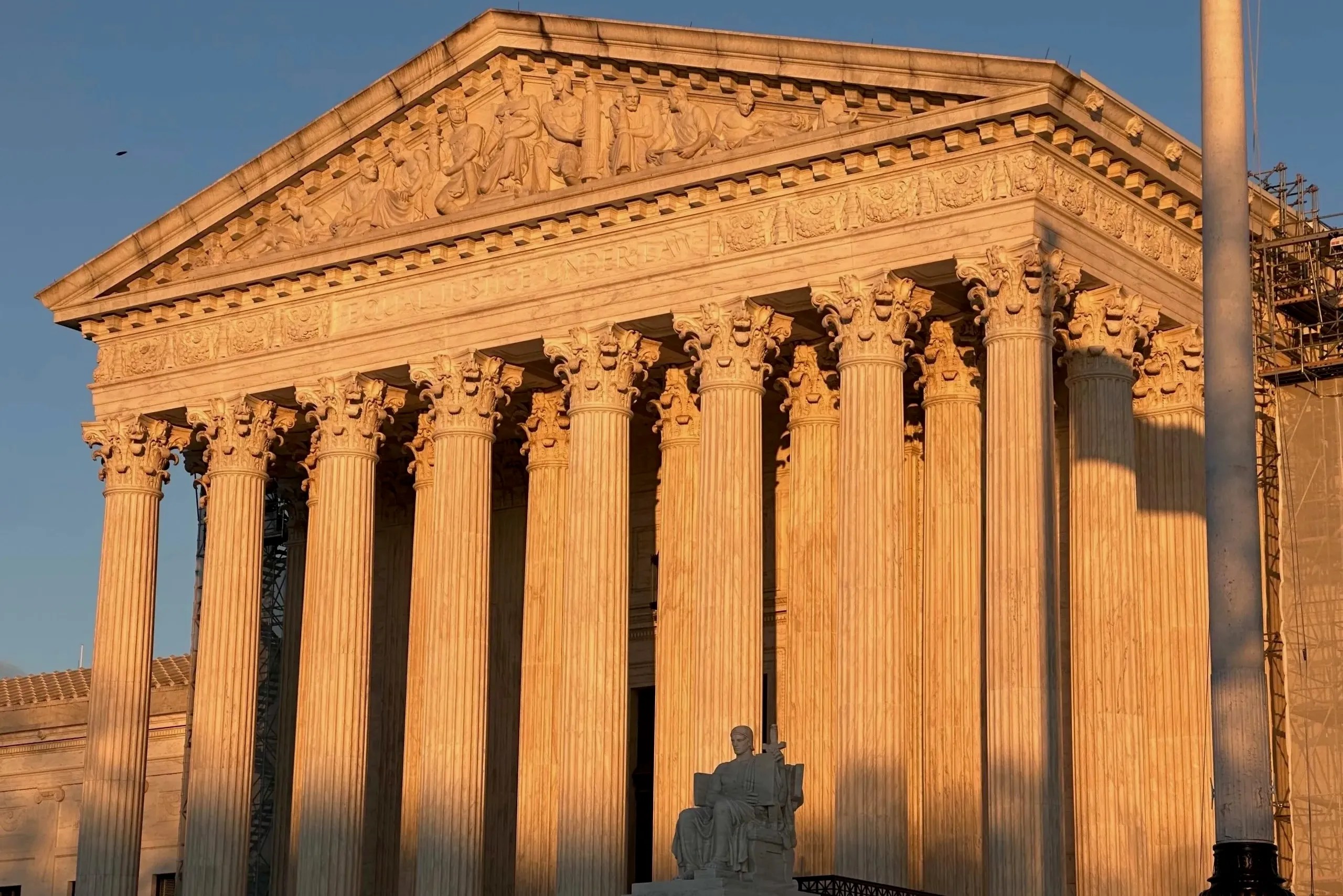 www.scotusblog.com