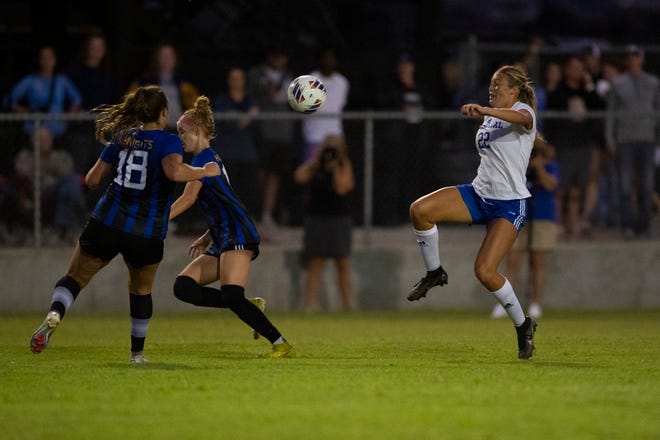 Memorial’s Myla Browning (22) jumps for the stop as the Castle Knights play the Memorial Tigers in Newburgh, Ind., Tuesday, Sept. 12, 2023.