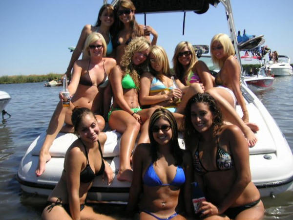 CA-Delta-wild-bikini-girl-party-boat-600x450.jpg