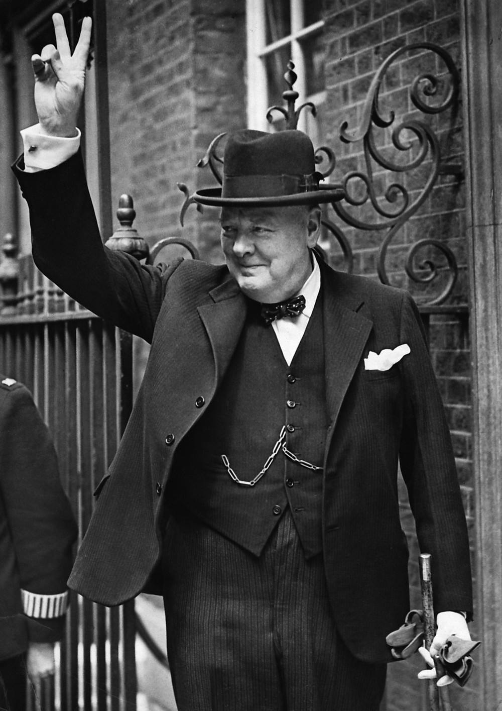 BBC%27s+1941+%27V+for+Victory%27+campaign%2C+Winston+Churchill+promotes.JPG