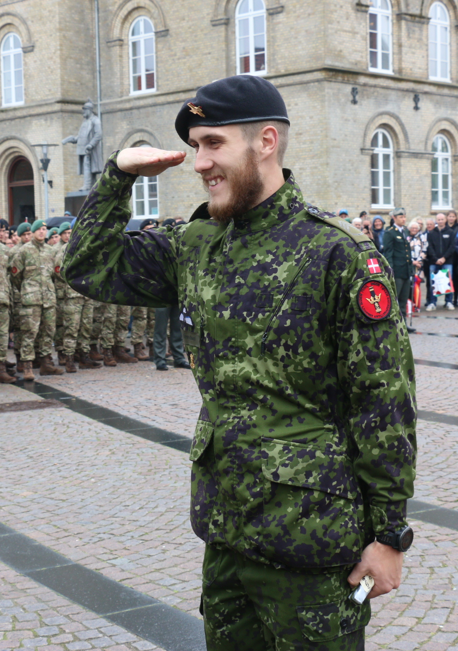 Danish_Army_Salute.png